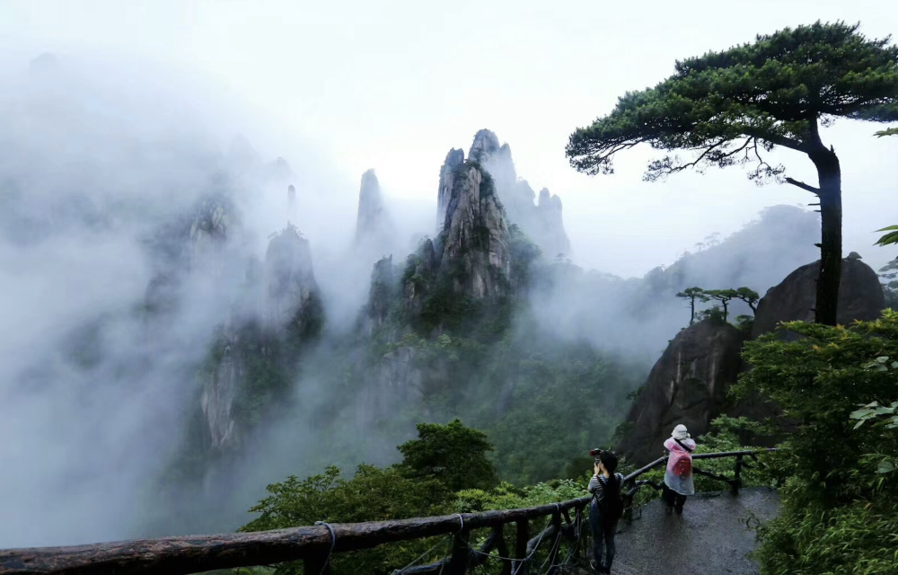 人間四月天,最美是三清山