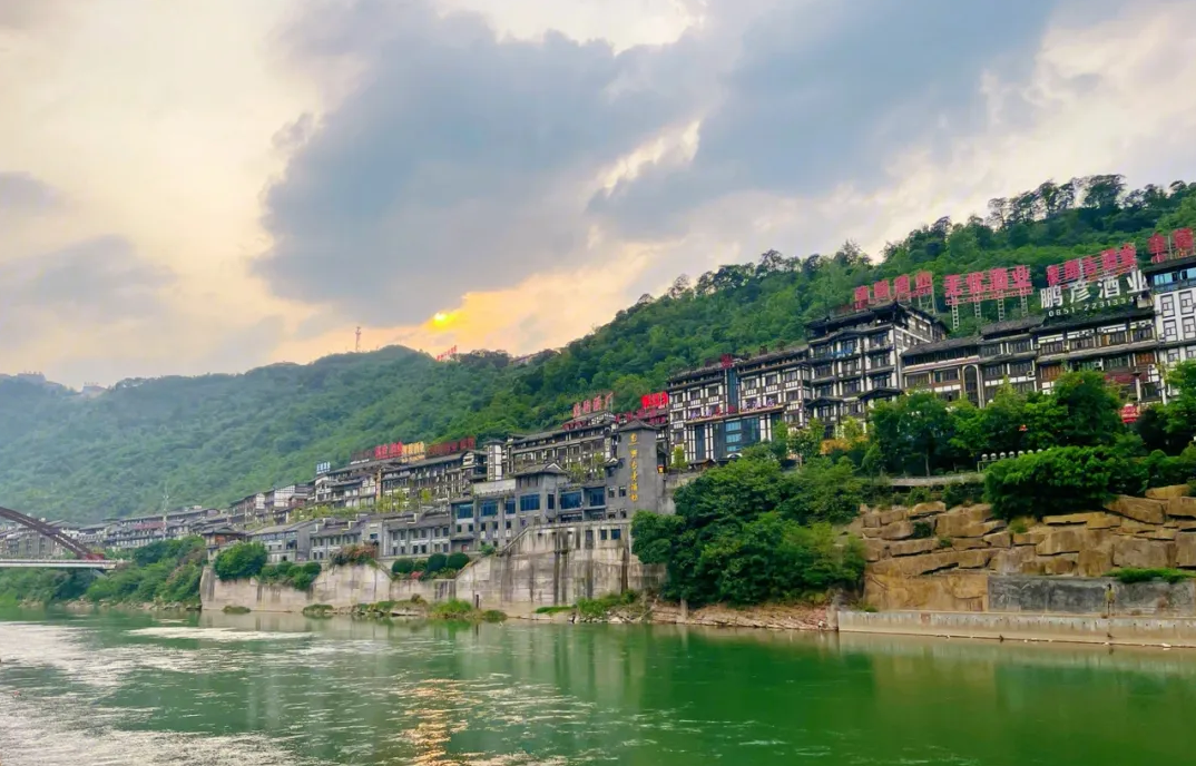 一张图片,惹恼茅台镇千家酒厂,4元一斤卖基酒,不能低调点么?