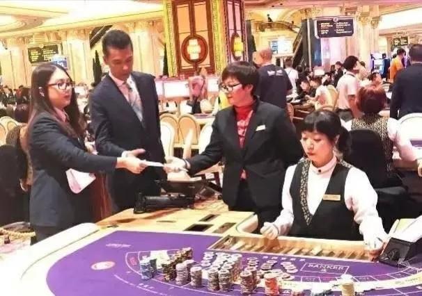 故事:叠码仔成长史,从小混混到黑老大,从茅草屋到别墅的传奇故事