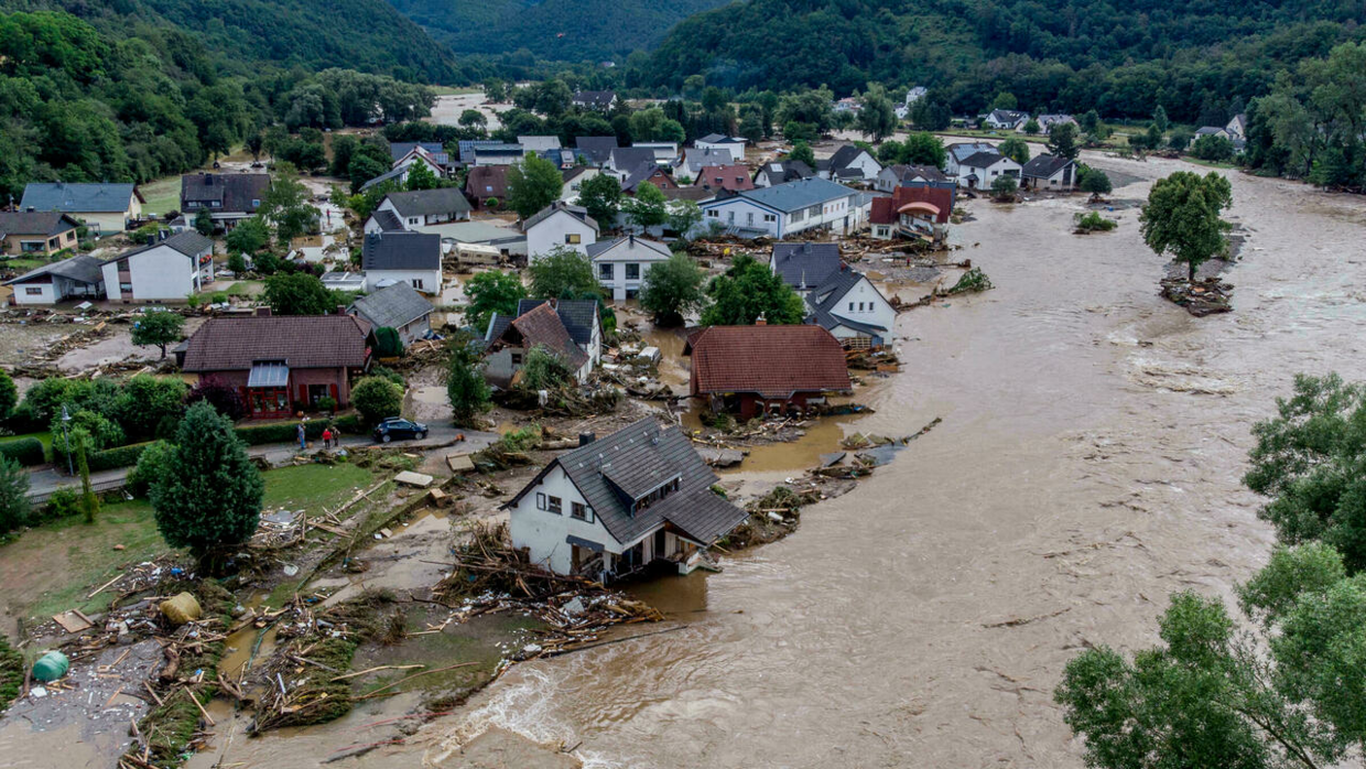 持续暴雨,双台风来袭!全球极端天气频发,我们再也回不到"正常"