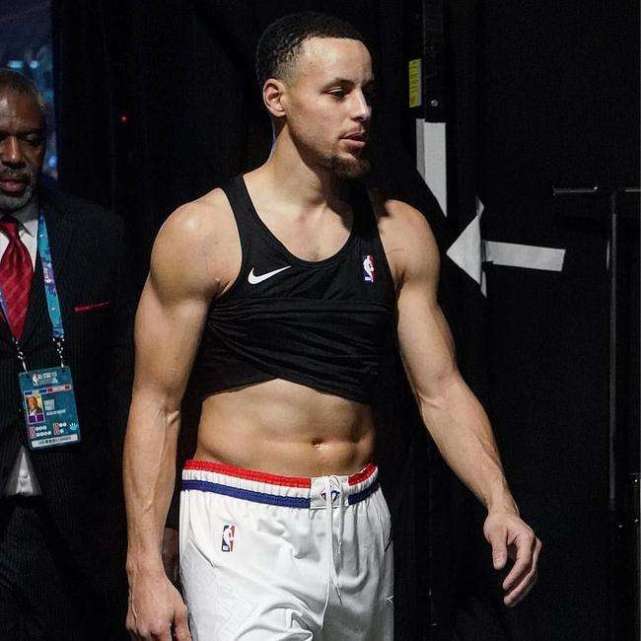 nba后卫麒麟臂:库里a级,威少s级,唯独他sss级