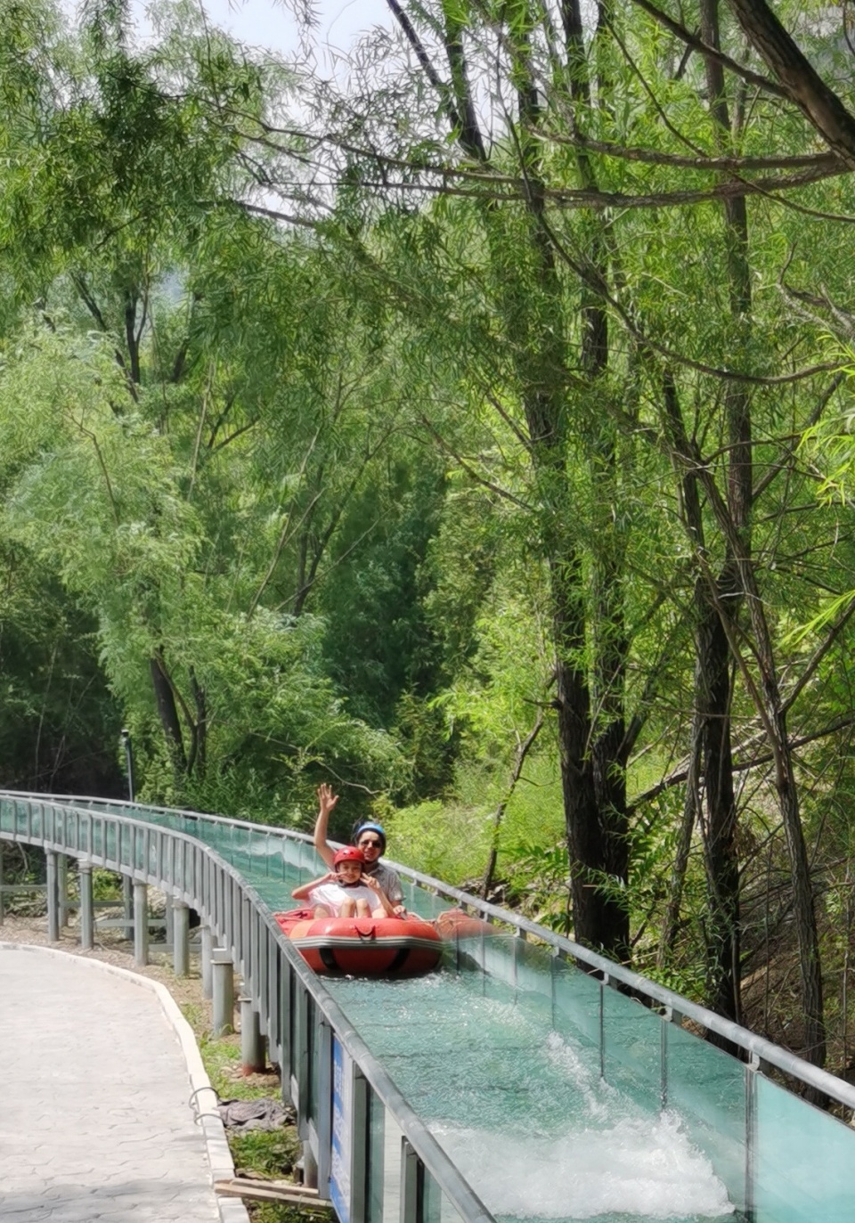玻璃栈道高空漂流,刺激而又惊险