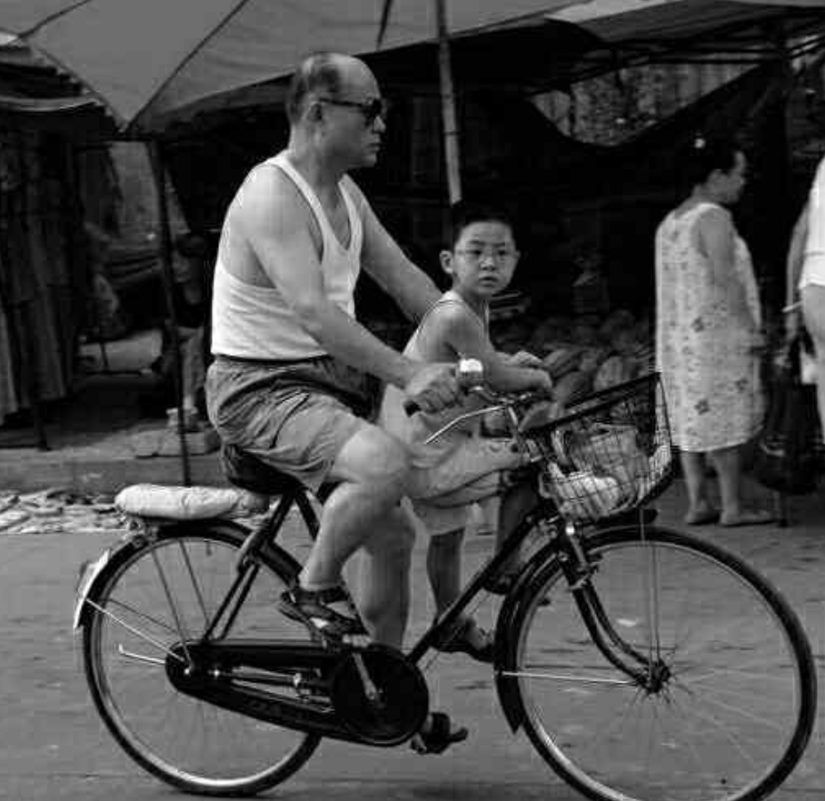 80年代学骑自行车图片图片