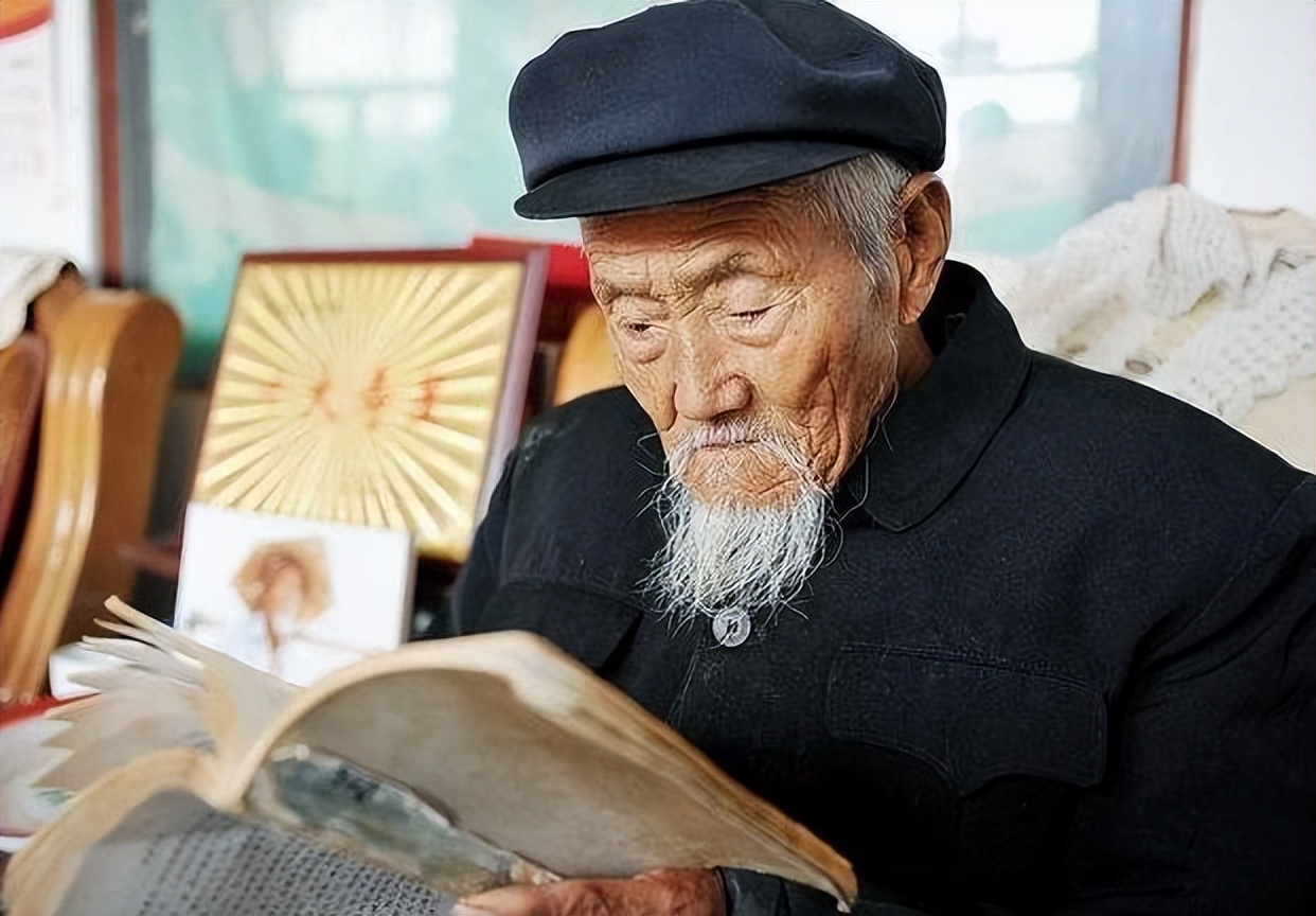 民国传奇老人李庆远,享年256岁,真实性为何经不起推敲