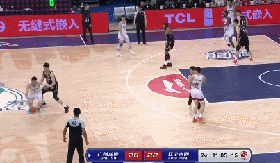 国家队锋线对决崔永熙VS张镇麟_广州男篮崔永熙对阵张镇麟_崔永熙在cba范围拼完美球员:球商赵继伟 控球郭艾伦 颜值胡