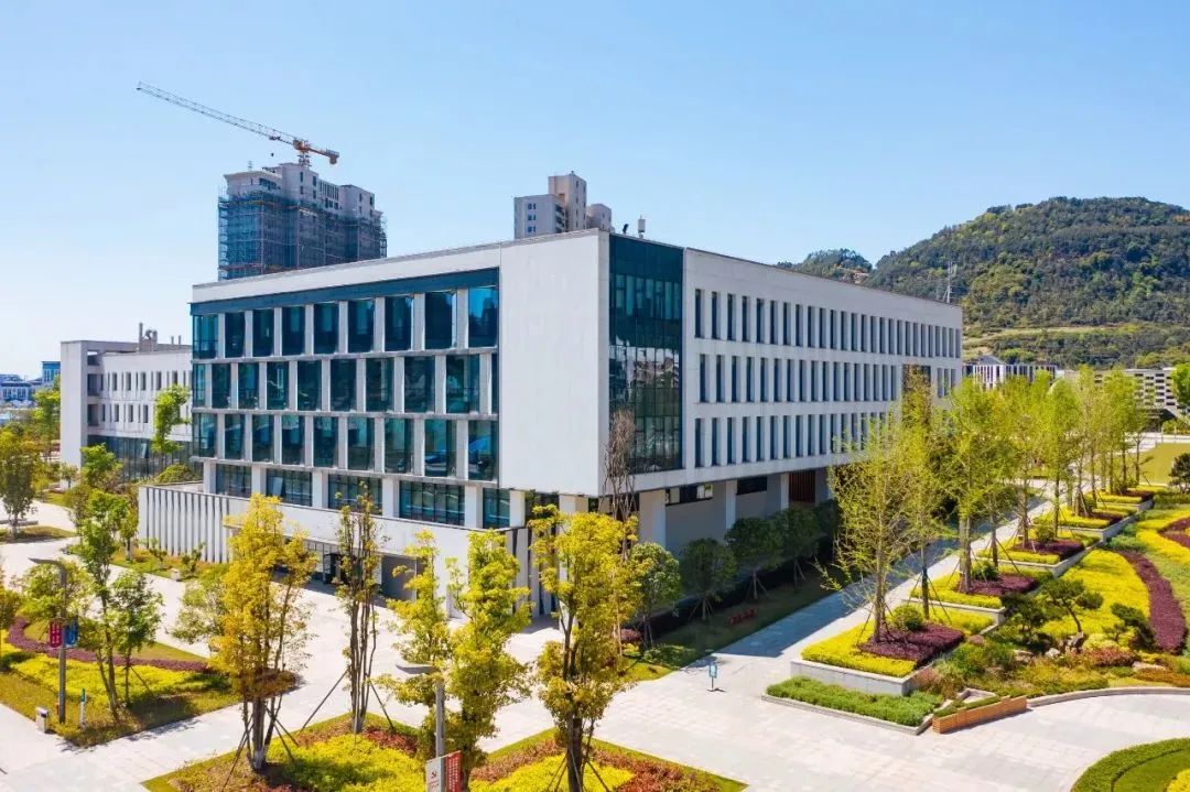 这个夏天,与你相约成都工业学院