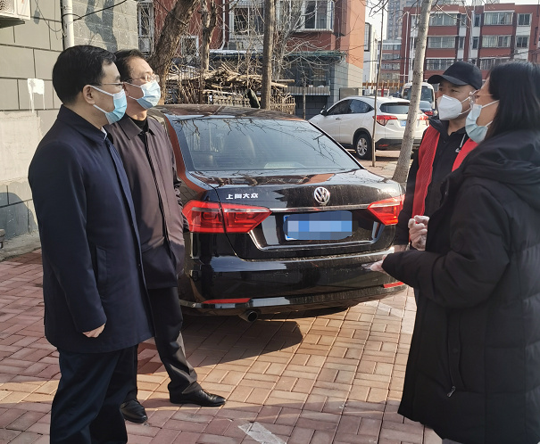 唐山市委常委,组织部部长张旭轻车简从深入社区防"疫"第一线