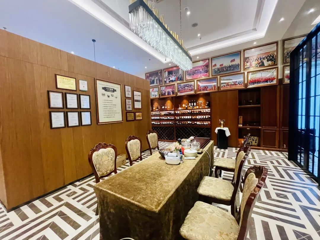 红酒会所装修注意事项(酒店宴会厅装修设计效果图) 红酒会所装修注意事项(酒店宴会厅装修设计效果图)