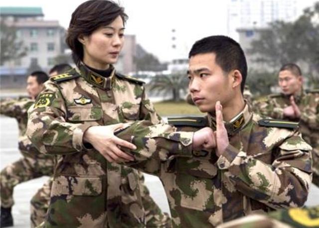 中国女保镖边梅:曾获选美比赛季军,保护过13国元首,52岁仍单身