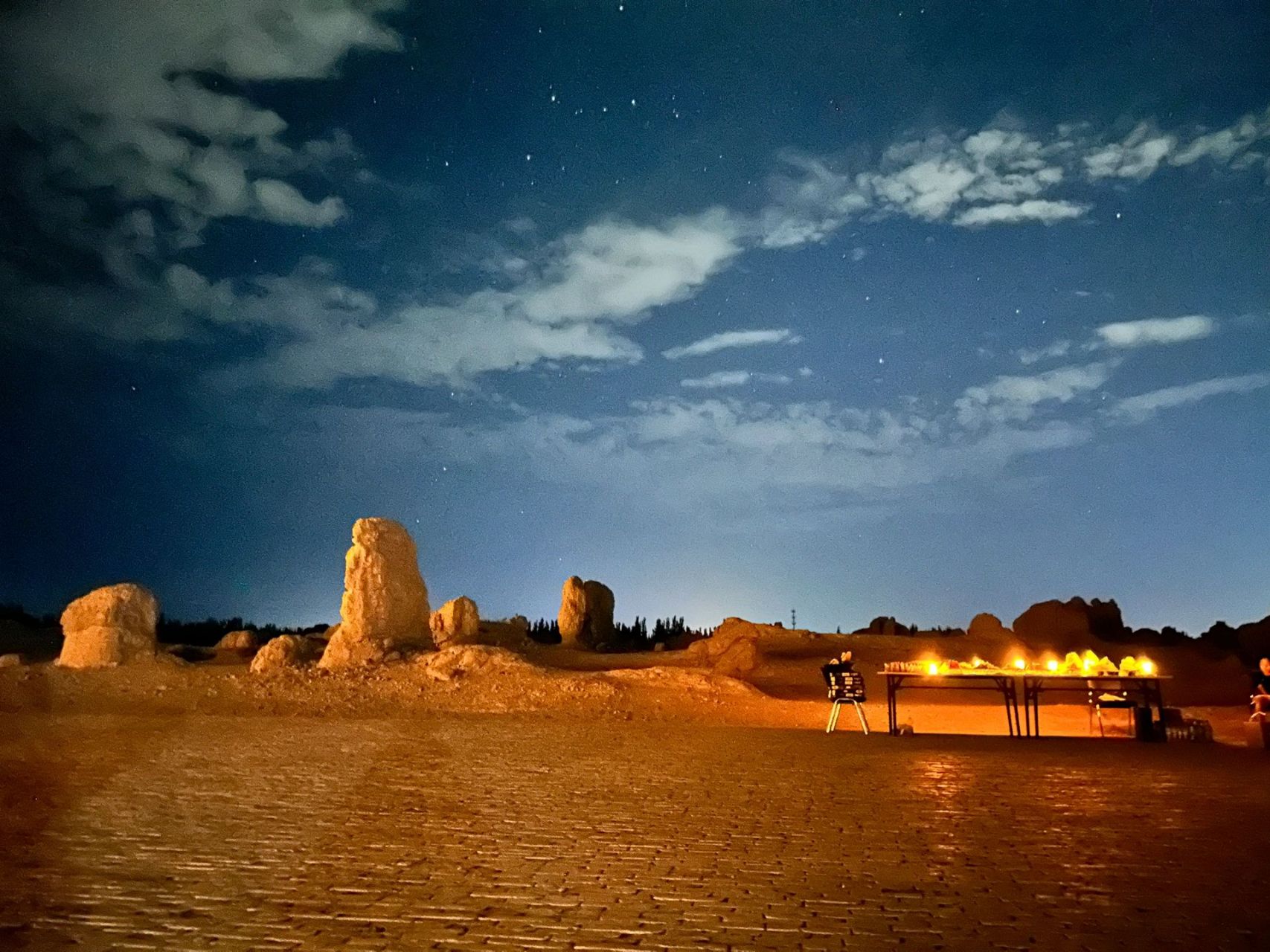 吐鲁番夜景图片