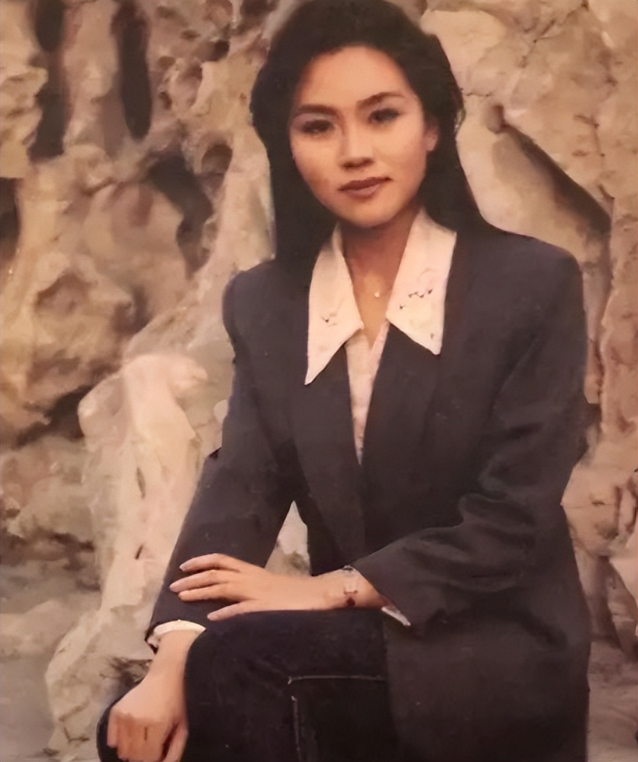 潜伏央视20年的"间谍":财经主持人成蕾,因一句口误而暴露身份