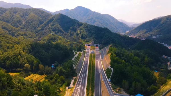 河南郑州至西峡高速公路栾川至双龙段