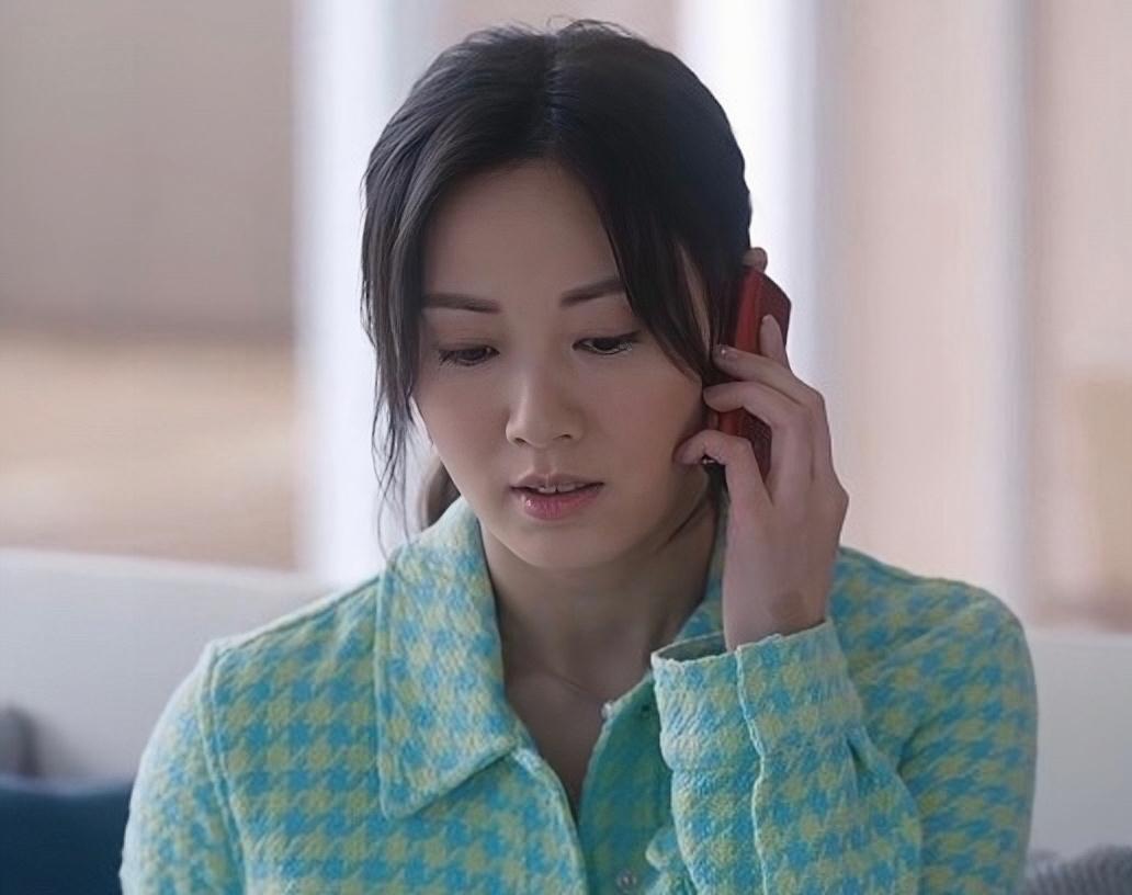 终于登场!tvb知名女星朱晨丽新剧演气质名媛,好身材高颜值抢镜