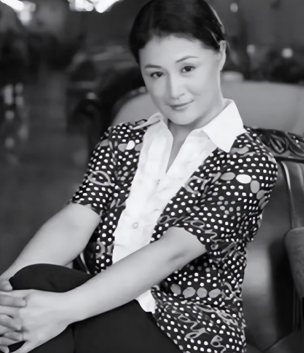 结婚20年无子赵本山捧她15年谢大脚于月仙的一生有多苦