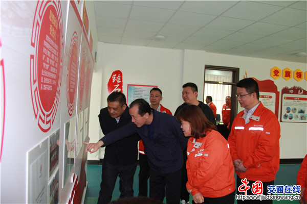 新疆奎屯公路管理局党委深入克拉玛依分局调研