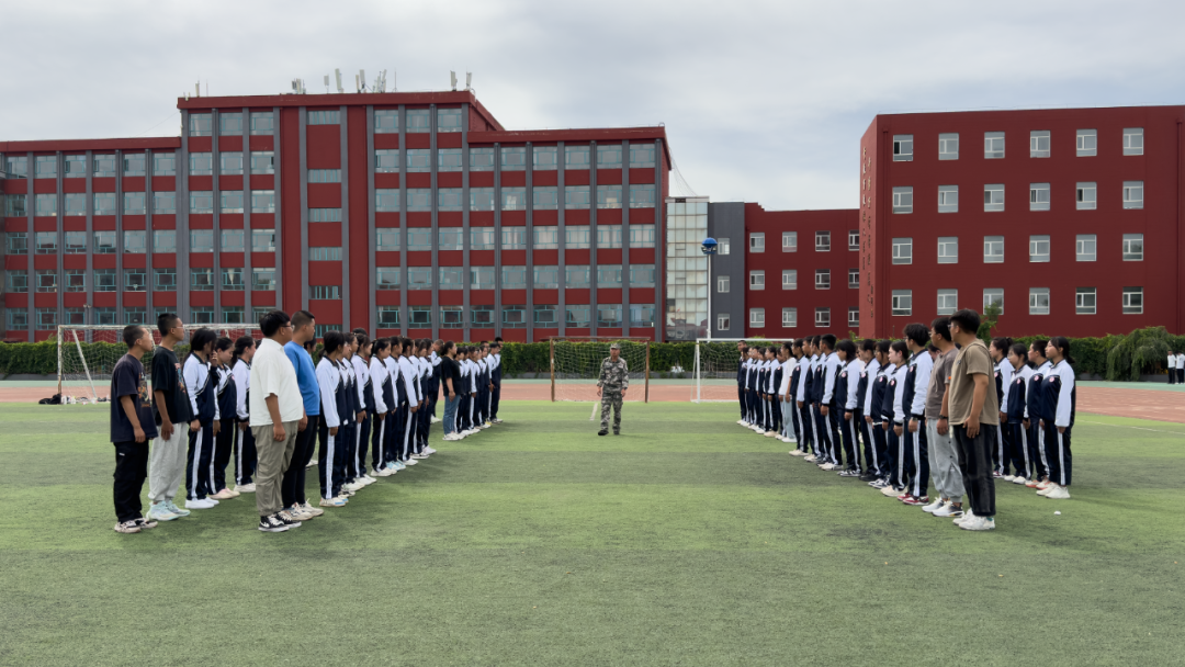丰镇一中开展2023级高一新生军训活动