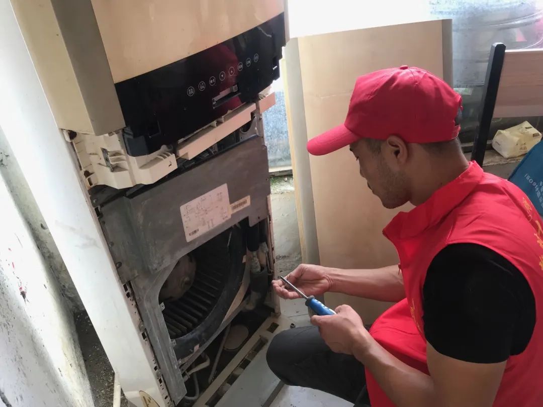 灾后恢复 | 县妇联来帮您修家电啦!