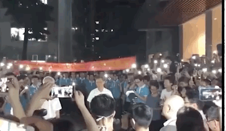 热点|追这个时代“最亮的星”！四川小伙用泥塑出钟南山雕像，评论沸腾了