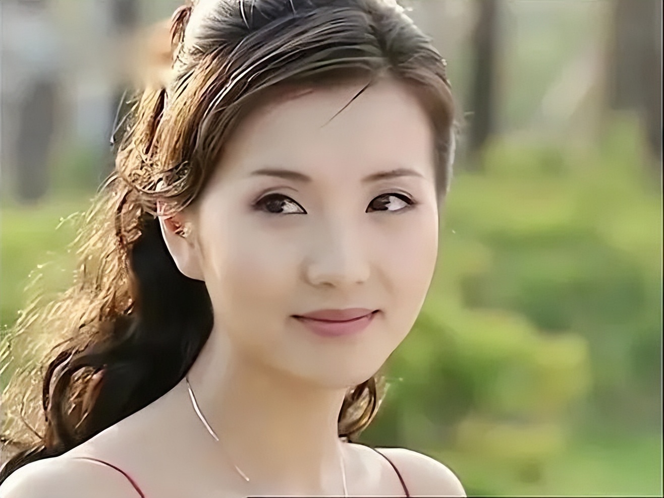 隐婚生子14年后,"万人迷"陈好近照流出,嫁百亿富豪,连生三子,改行当