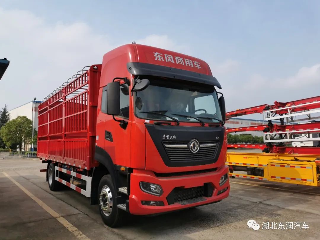 单桥6.8米仓栅半挂车助力卡友高效运营