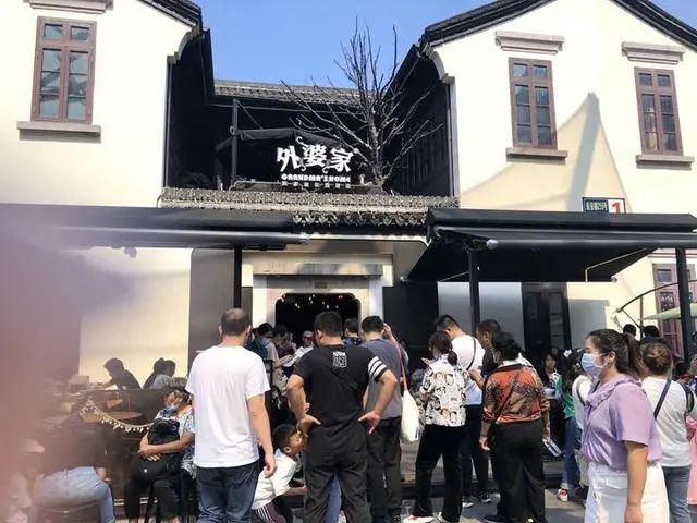 推荐|“你的前边还有几桌？”全国网友都在刷这句话，但这久违的热闹真好啊