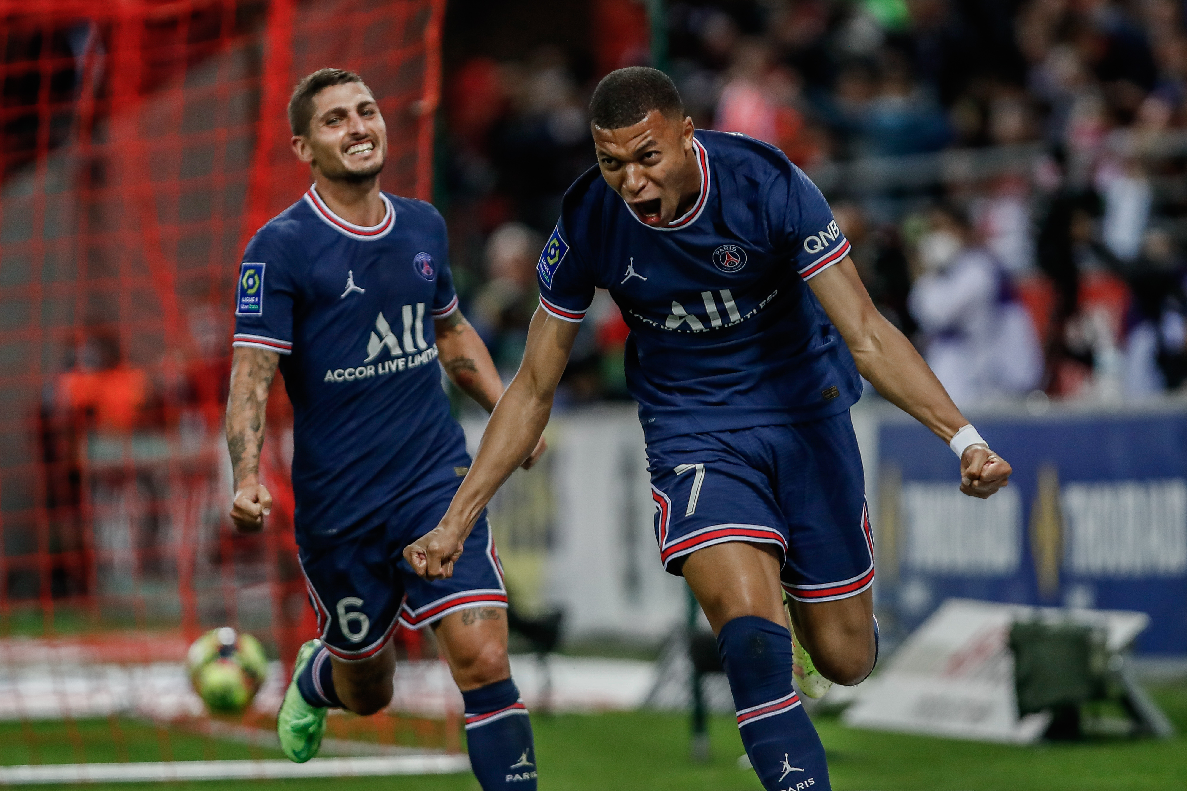 足球——法甲:巴黎圣日耳曼胜兰斯