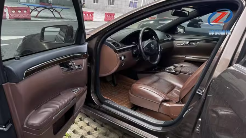 贵州省遵义市一辆奔驰s300l轿车将以16万起拍