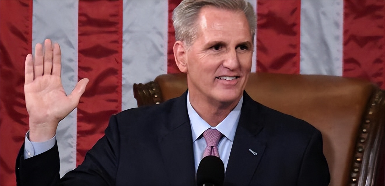 美国内讧越来越激烈,众议院议长麦卡锡遭罢免,党鞭被人给撅折了