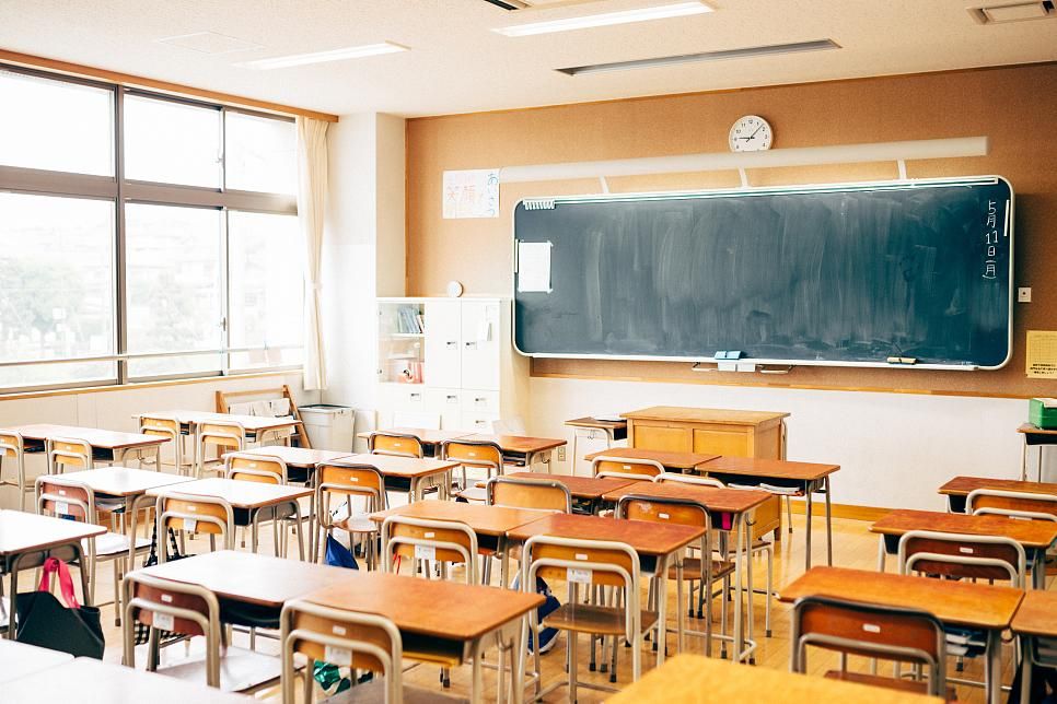 基层教师佟鑫海:辛勤园丁无悔付出,和"花朵"一起绽放