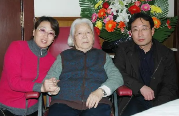 高岗妻子李力群,晚年接受采访时,含泪口述出丈夫的珍贵往事