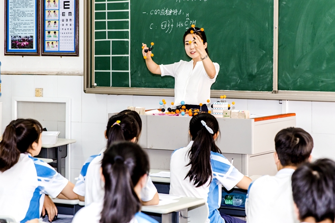 情感教育在初中班级管理中的运用