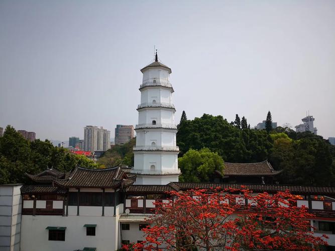 与乌山乌塔遥遥相对,于唐天元年(904年)为闽王王审知为报父兄教养之恩