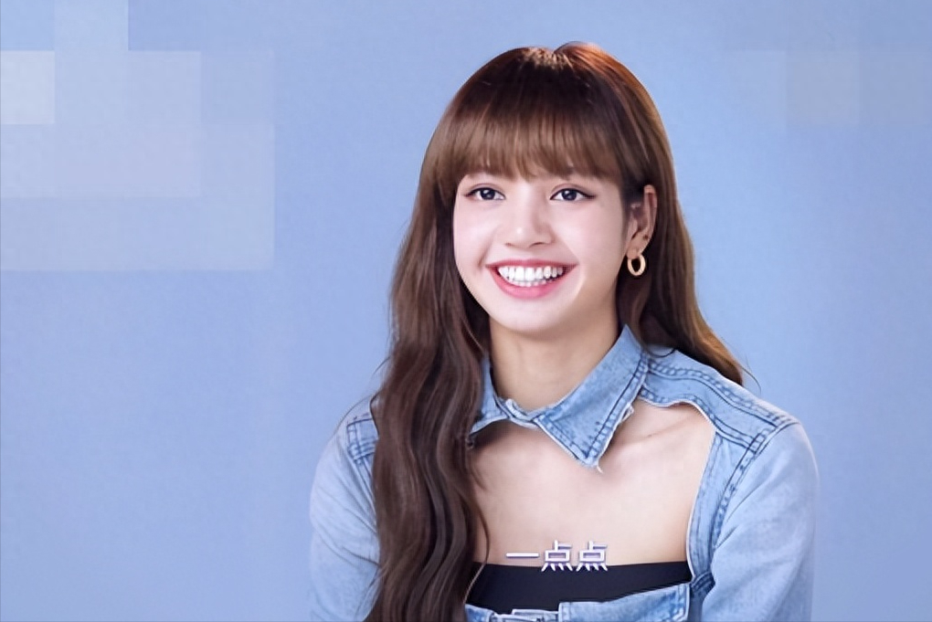 lisa疯马秀风波彻底放飞,造型清凉穿最少,全身仅有一条珍珠腰链