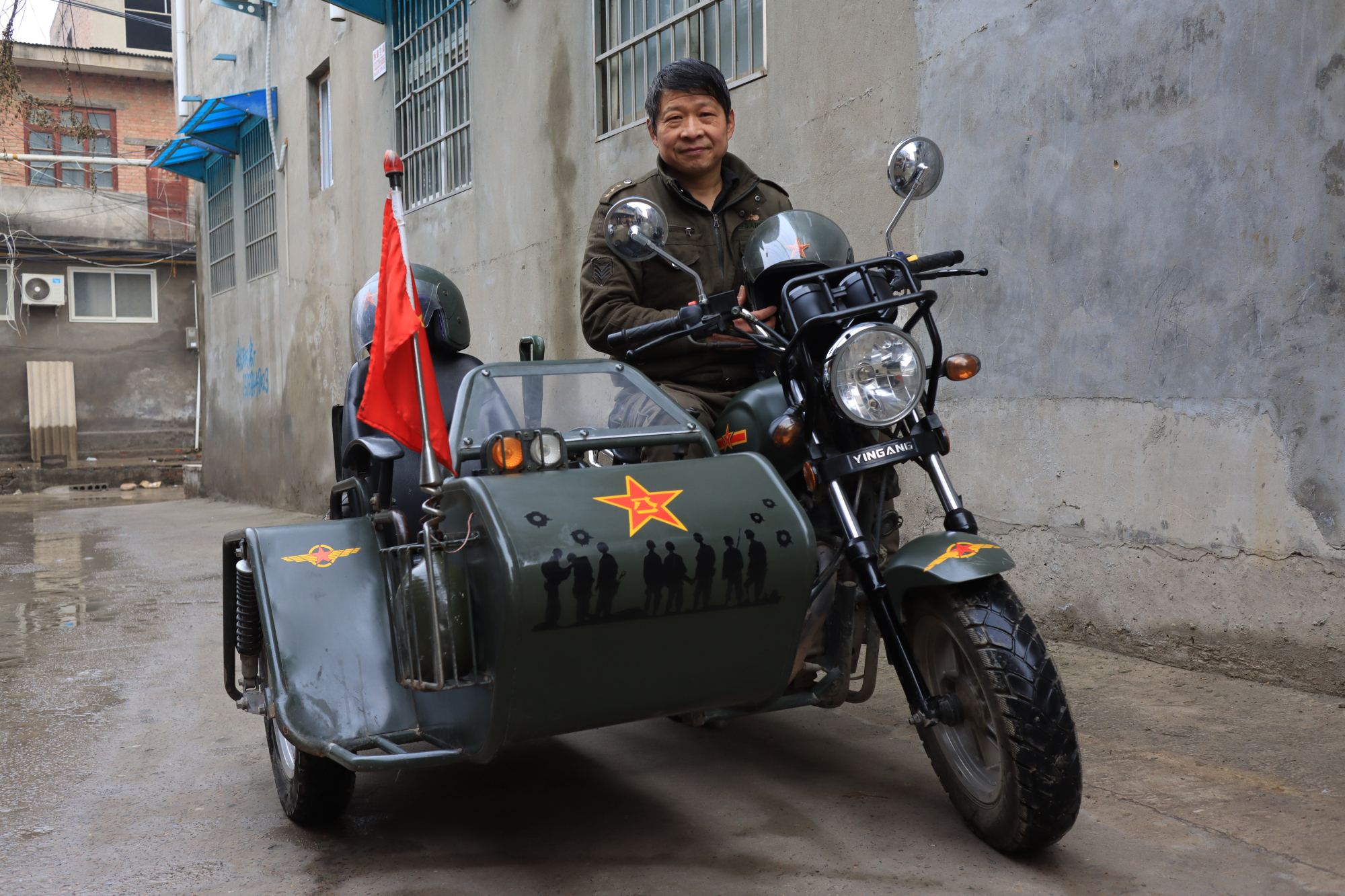 洛阳大叔骑"偏三"带父旅行,旅程近20万公里,十年没买过新衣服