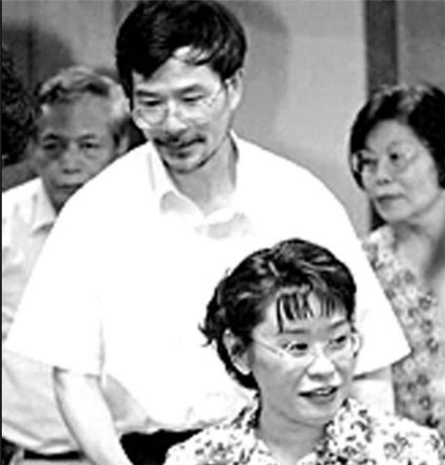 王佐良和张海迪:他们没有举办婚礼,一切都在平静中幸福地度过