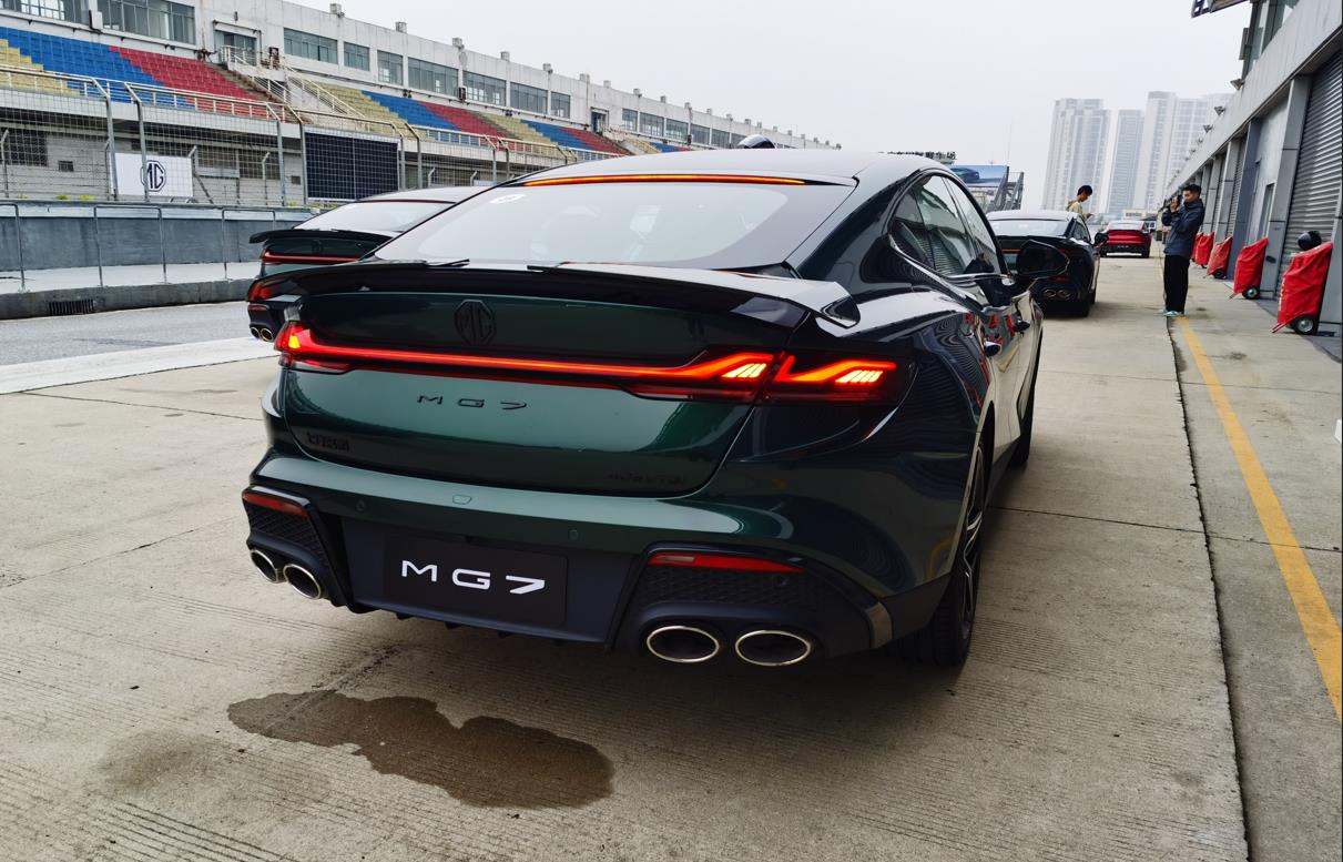 上汽名爵全新mg7上市售价1198万元起