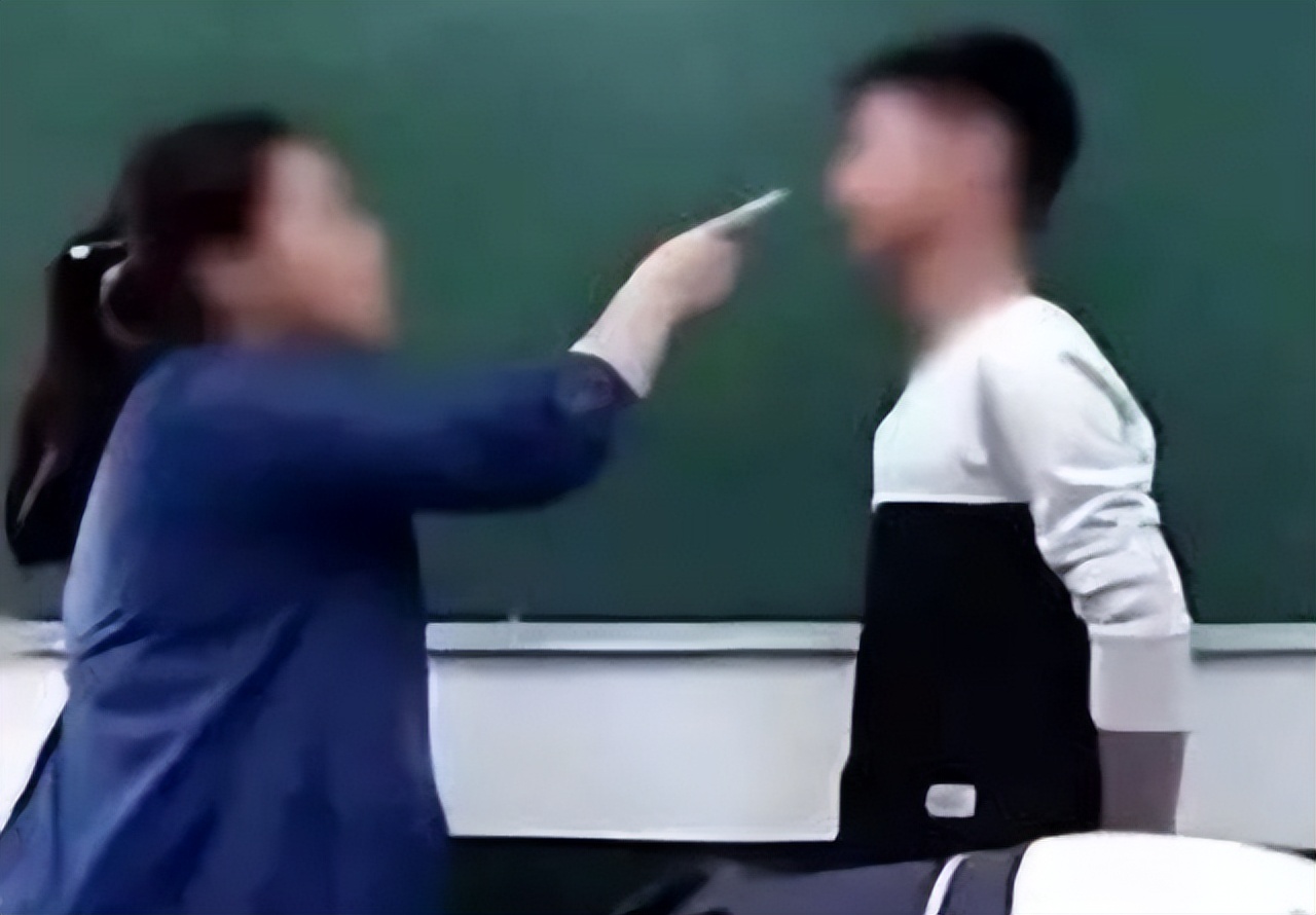 西安一小学教师体罚学生,连扇数十耳光,用凳子击打头部后续