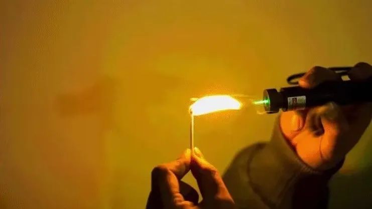 看似不起眼的激光笔,到底有多大危害?