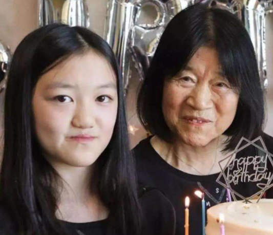 王菲被李亚鹏全家误会了?李嫣兔唇是遗传,她和奶奶的嘴巴一样