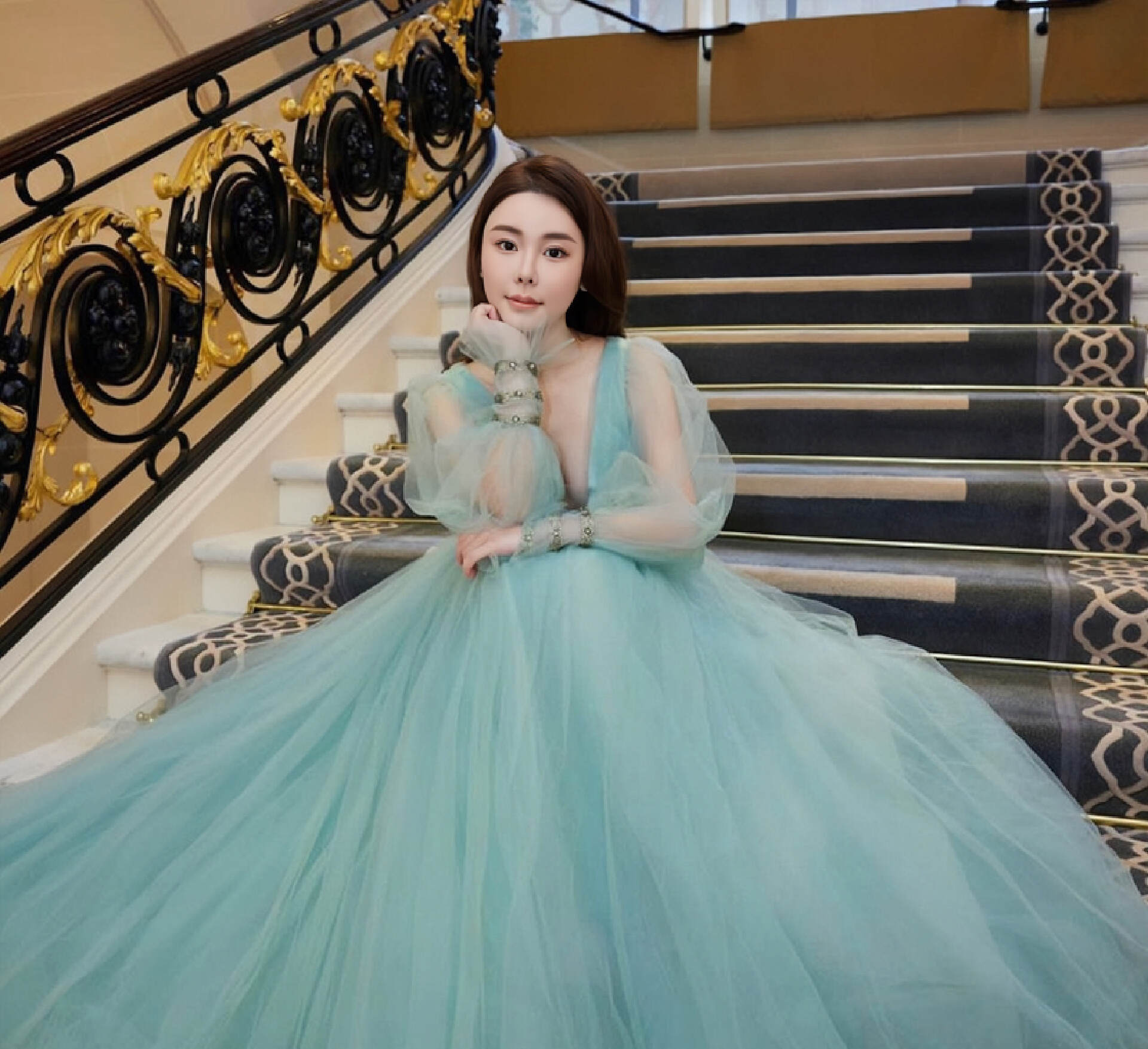 一路走好!香港名媛蔡天凤举行丧礼,丈夫花200万进行遗体修复