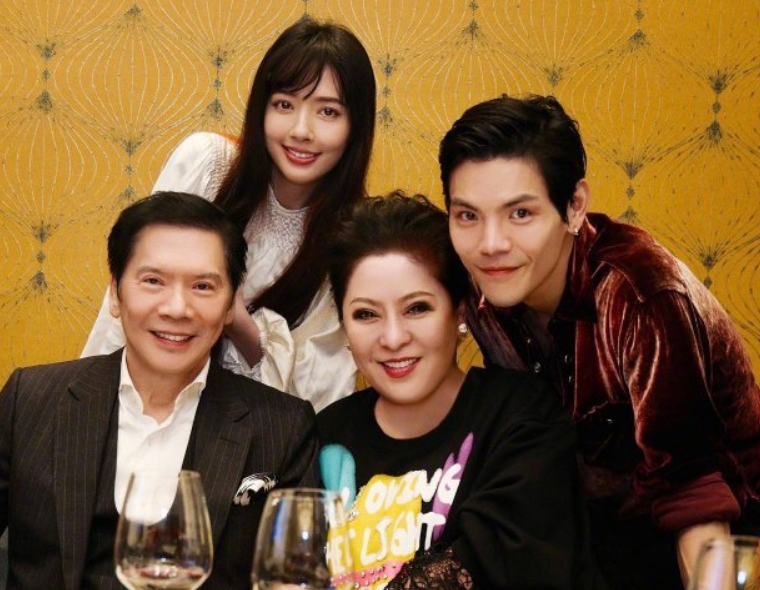 向佐离港告别家人,头像透露真实性格,网友:郭碧婷不用假笑了