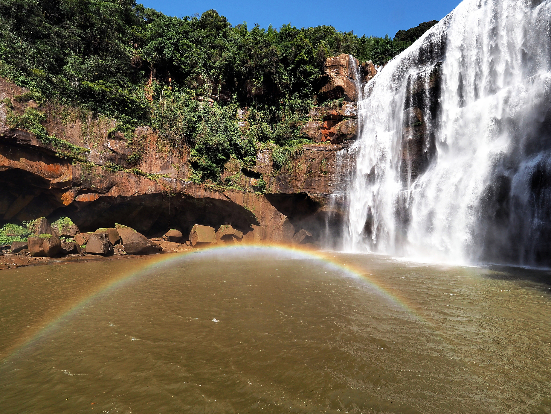 探秘赤水丹霞大瀑布景区:壮丽奇观与神秘传说