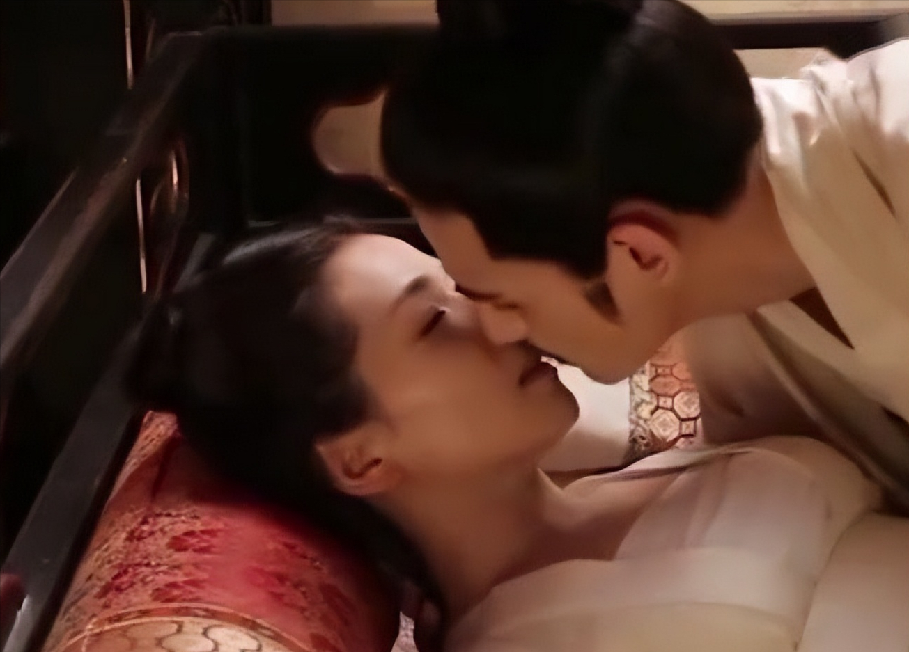 "专业演员"刘涛,吻戏忘情还被吐槽虎背熊腰,王珂:可以理解