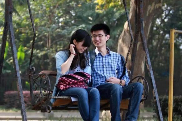 "好好学习不要天天想恋爱",大学生情侣聊天记录走红,笑到喷饭