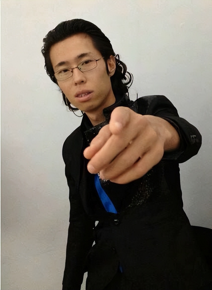 焦双喜:满级人类社牛王者,靠厚脸皮出圈,被模仿者安峰抢风头?