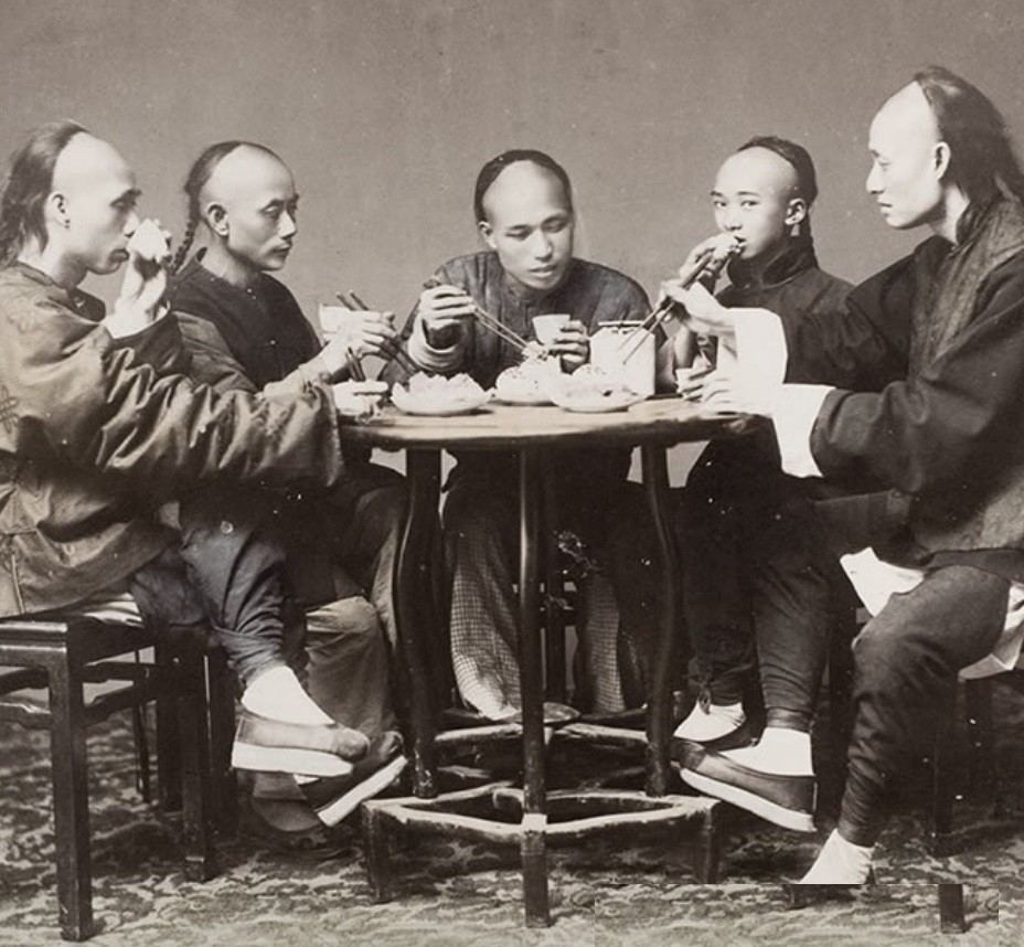 清朝酷刑"二龙吐须":一碗面条下肚,刑者要生不能,想死不成