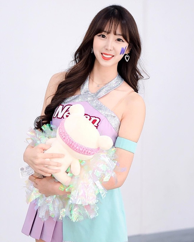 韩国最美啦啦队长之争:李多惠vs安智玄谁才是你心中的no.