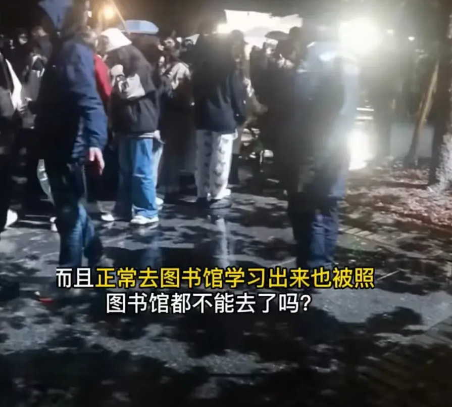 某剧组高校内拍戏,用激光笔扫射学生引不满,网友:谁给的权利?