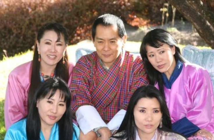 62岁不丹王母气质不凡,生于不丹首富之家,4姐妹全都嫁给国王