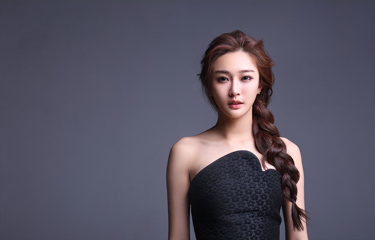 陈牧驰陈冰甜蜜同居,陈牧驰霸气展示腹肌,陈冰亲手抚摸开心不已